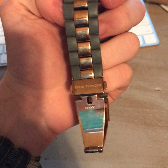 Rose gold and grey mk watch - Picture 3 of 3